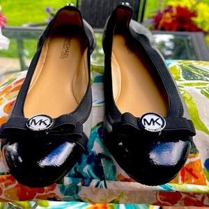 Michael Kors Shoes gray & black leather never wore.